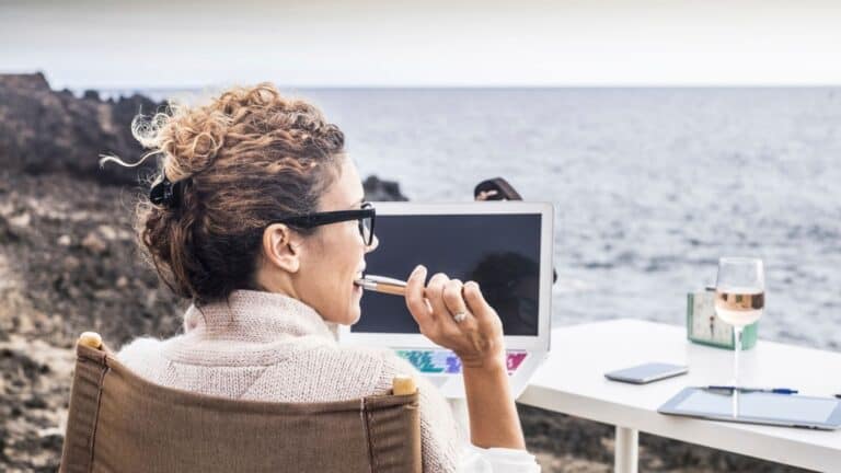 Learn How to Use Your Skills and Leave Your Crappy 9-5