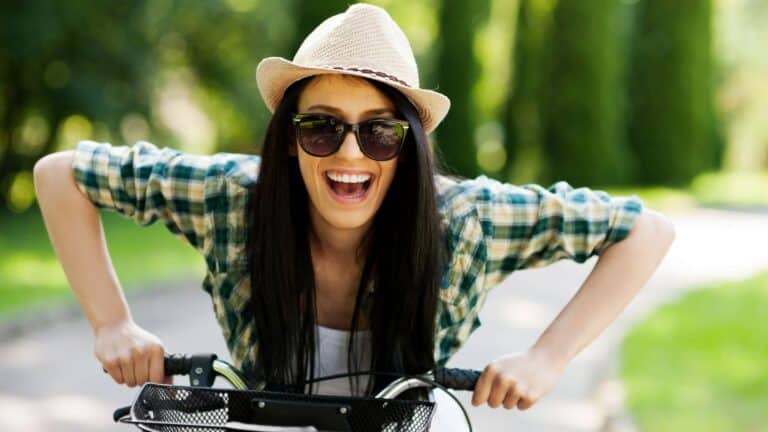 How to Live a Happier Life-6 Simple Things to Do Today
