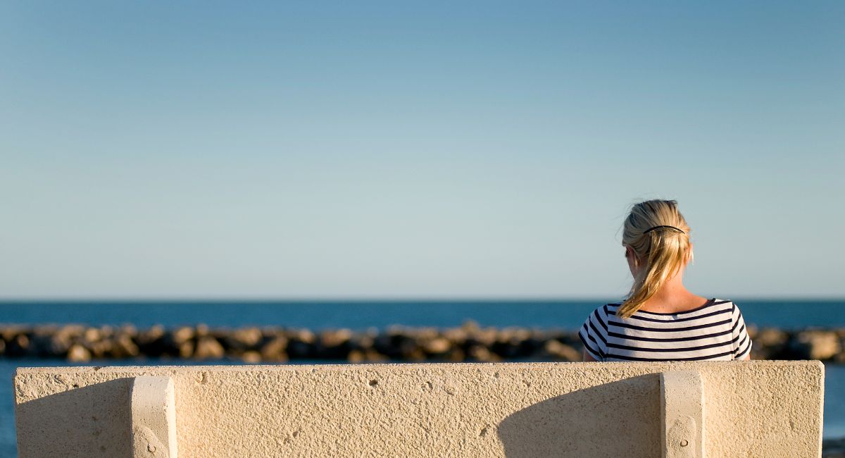 woman sitting alone on a bench-starting a new life alone