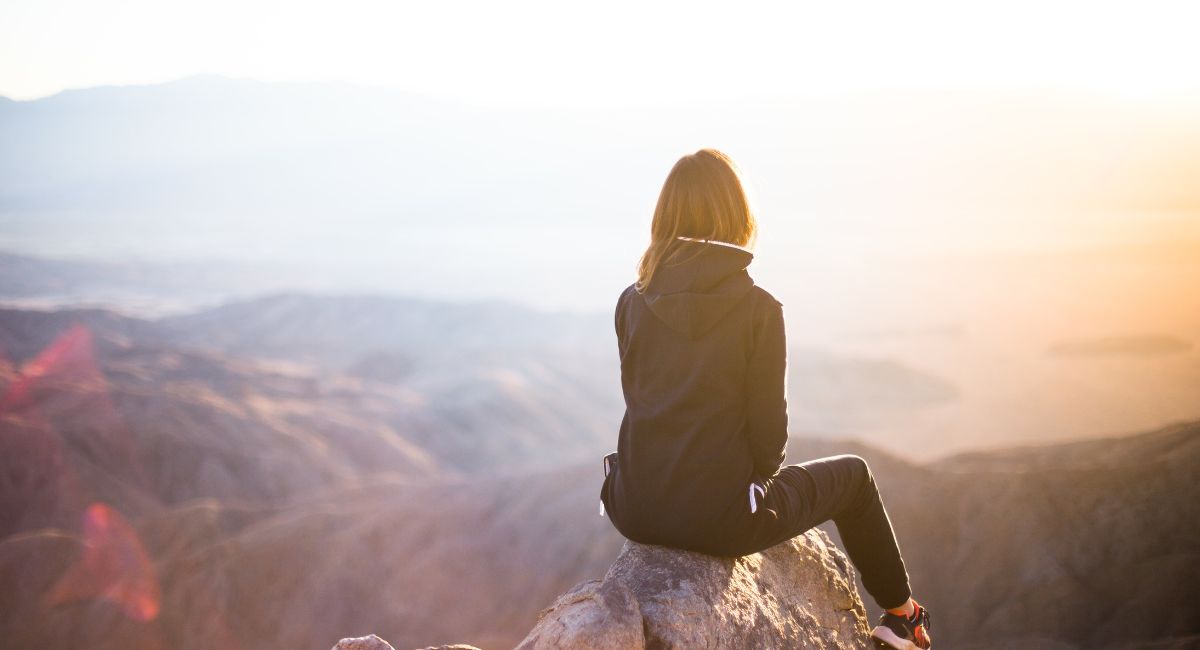 lady sitting on a mountain-things mentally strong people do