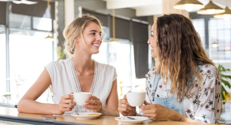 4 Golden Rules For Good Conversation Starters (With Examples)
