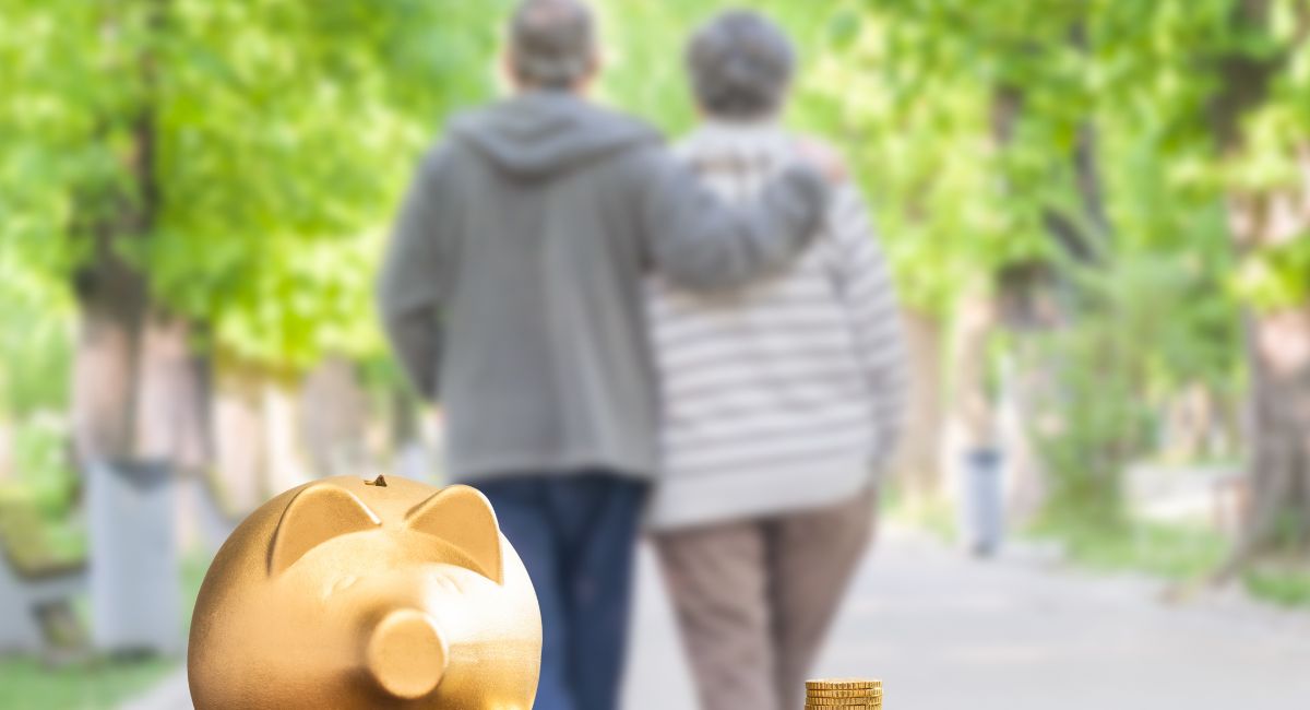 retired couple and a piggy bank, most affordable places to retire