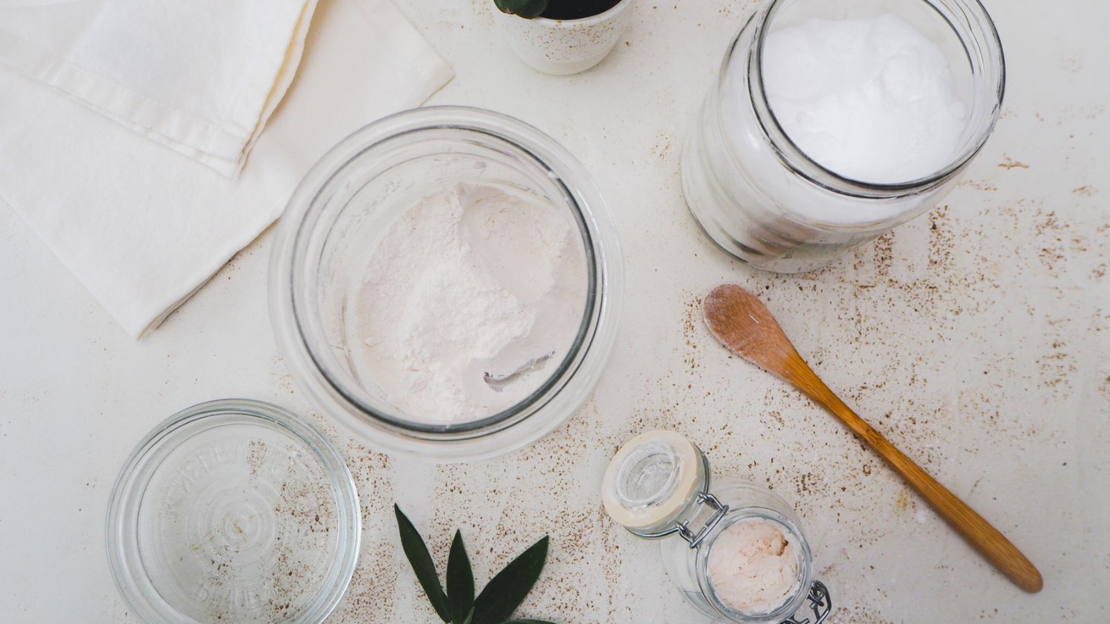 coconut oil and baking soda- how to get rid of smoker's wrinkles