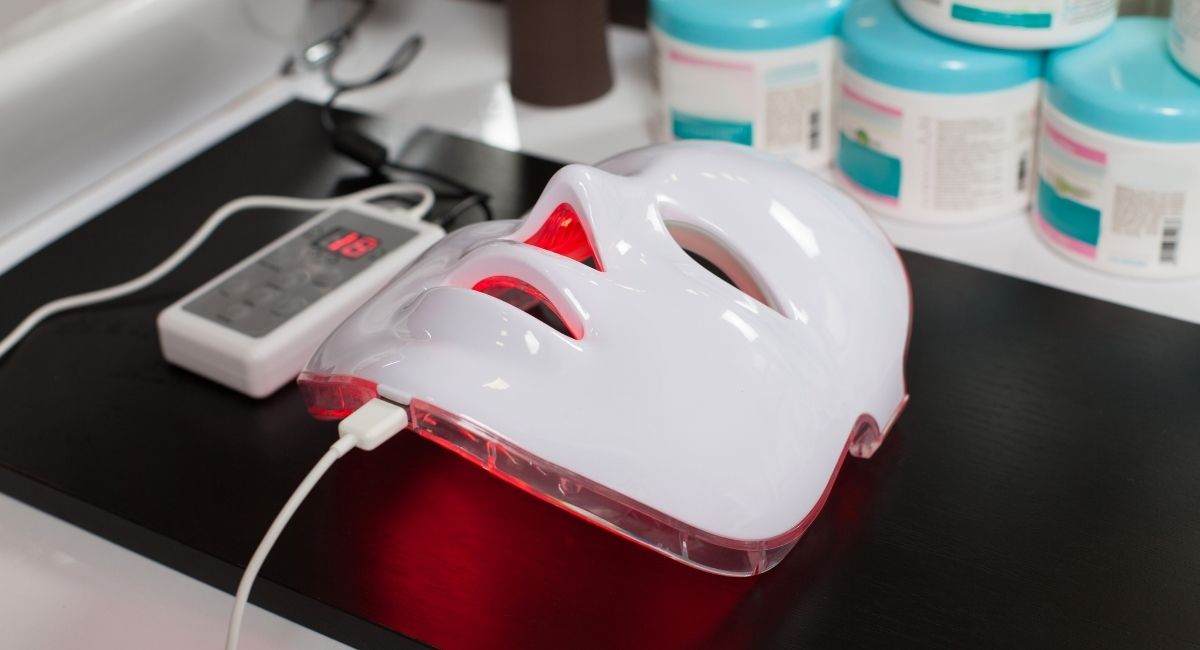 red light therapy face mask