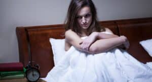 wake up between 3 and 5 am