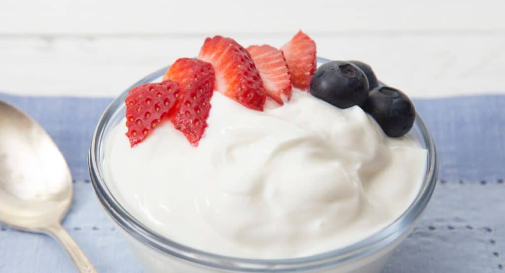 healthy foods that aren't healthy yogurt bowl with berries