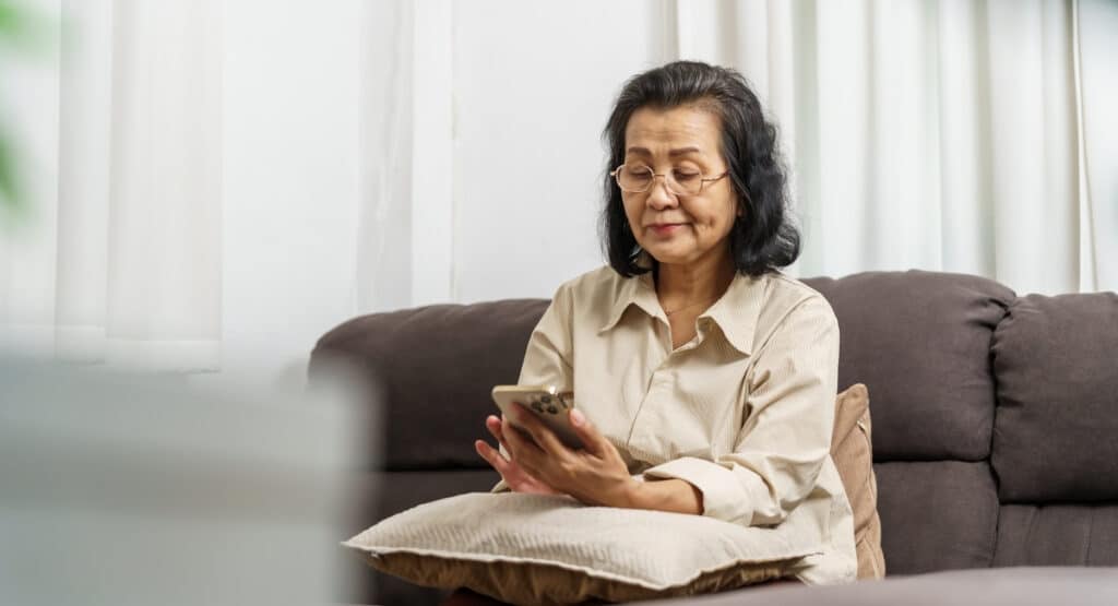 ChatGPT old woman on phone