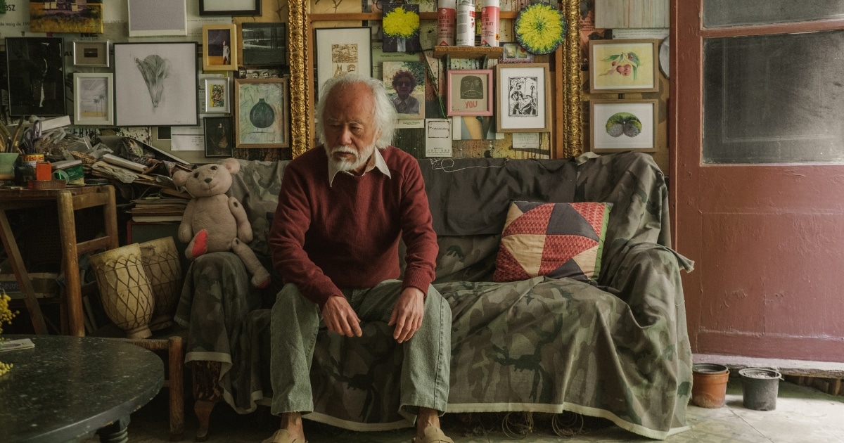 downsizing for seniors old man in clutter