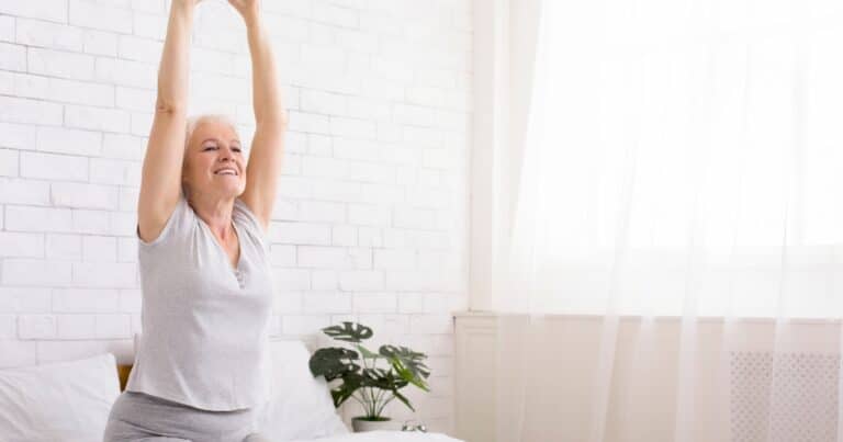 The 4-Minute Morning Routine to Beat Morning Stiffness and Get Moving With Ease