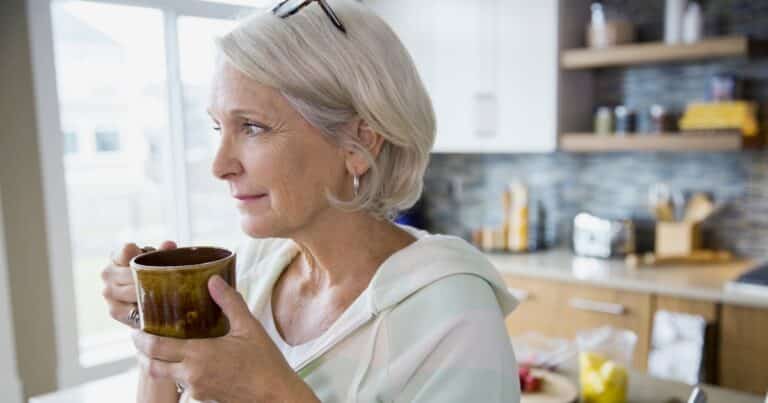 The 1-Minute Kitchen Routine That Helps Improve Balance and Prevent Falls
